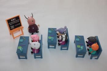 Salle de classe avec 7 personnages Peppa Pig Giochi Preziosi