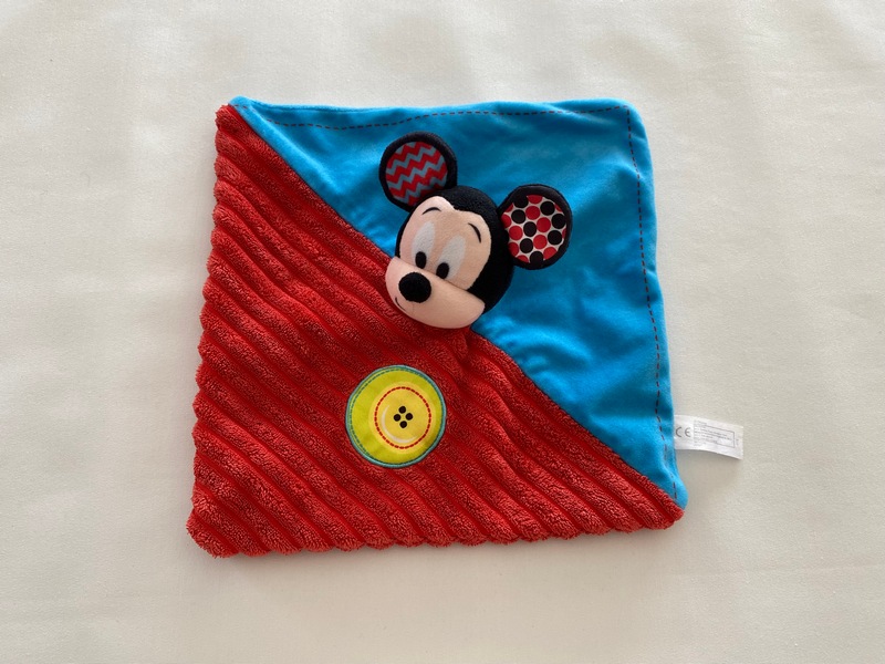 Doudou Mickey avec mouchoir bleu rayé Disney Nicotoy