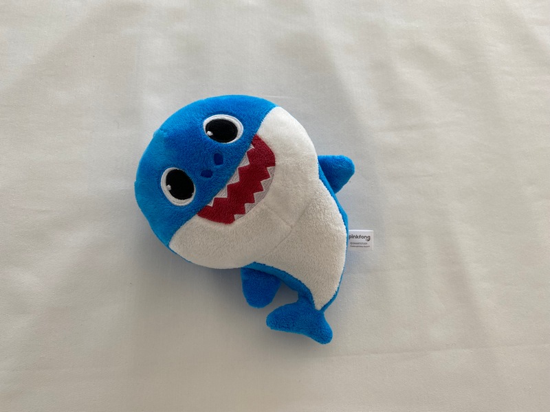 Peluche Baby Shark bleu 23 cm PINKFONG d'occasion