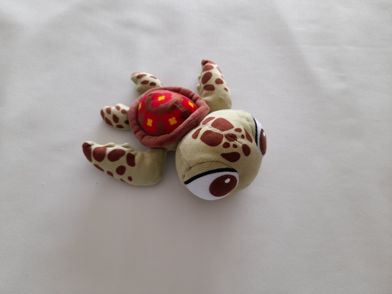 Peluche tortue Squizz 18 cm Le monde de Nemo Disney Pixar