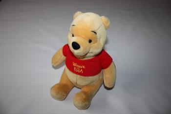 Doudou ours t-shirt rouge Winnie the Pooh