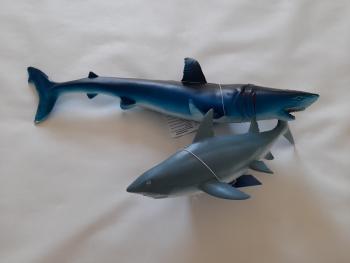 Lot de 2 animaux marins requin bleu et requin gris - Article Neuf