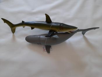 Lot de 2 animaux marins requin gris et vert - Article Neuf