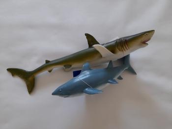 Lot de 2 animaux marins requin vert et requin gris - Article Neuf