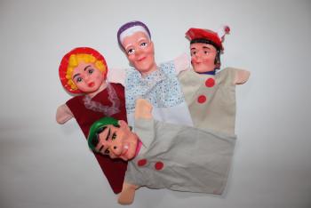 -Lot de 4 marionnettes à main le chaperon rouge, la sorcière, la grand-mère et le chasseur - Article Neuf