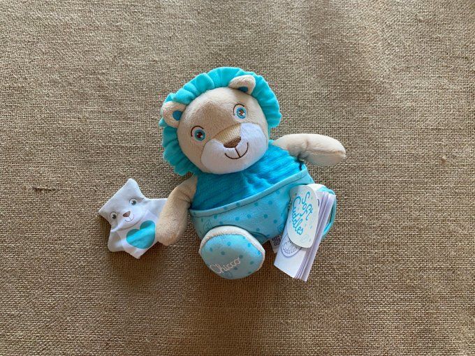 Doudou lion bleu avec petite marionnette Soft Cuddles Chicco - Article Neuf 
