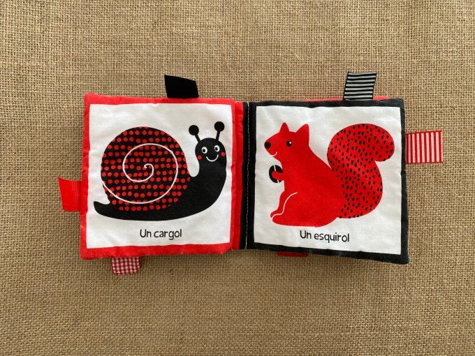 Livre en tissu Rouge, noir, blanc Espagnol Combel Editorial d'occasion