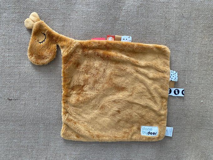 Doudou plat girafe raffi cuddle chiffon moutarde Done by Deer d'occasion