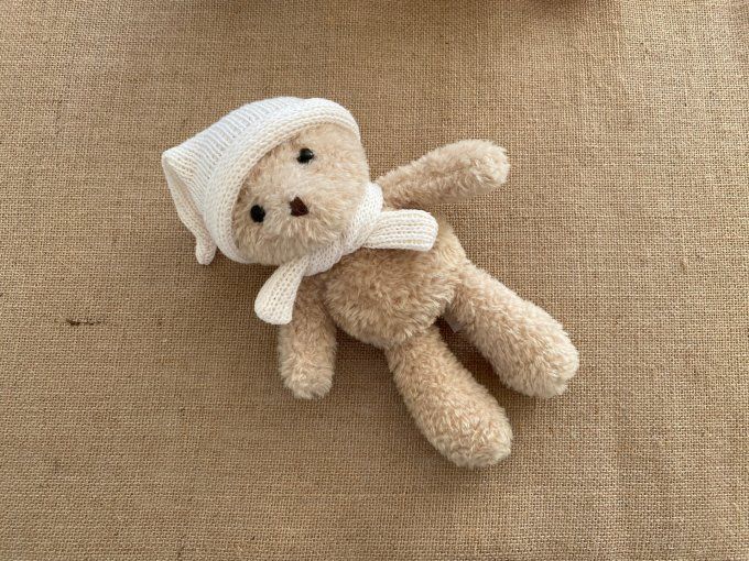 Peluche ours brun et des vêtements pour l'habiller bonnet écharpe salopette Egmont Toys d'occasion