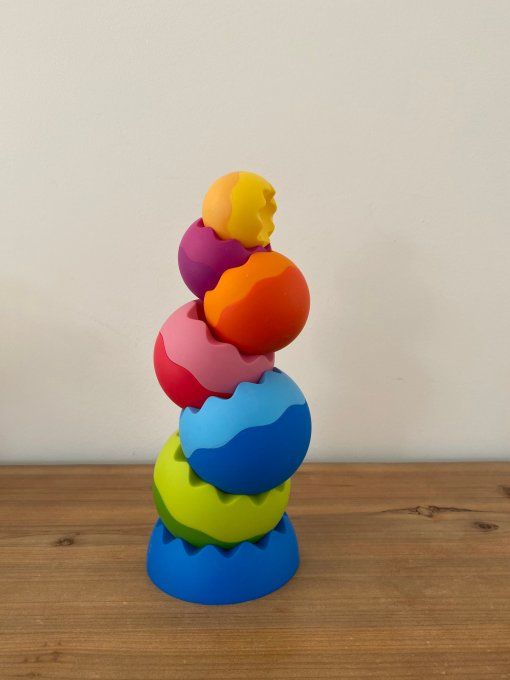 Jouet empilable la pyramide d'oeufs Tobbles Neo Fat Brain d'occasion 
