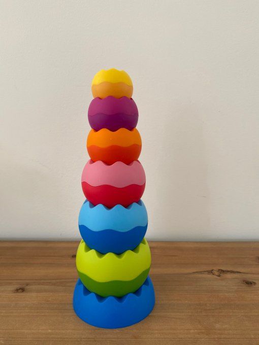 Jouet empilable la pyramide d'oeufs Tobbles Neo Fat Brain d'occasion 
