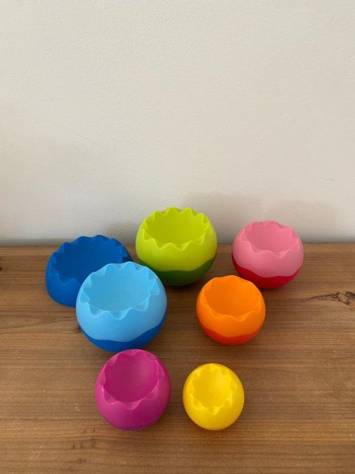 Jouet empilable la pyramide d'oeufs Tobbles Neo Fat Brain d'occasion 