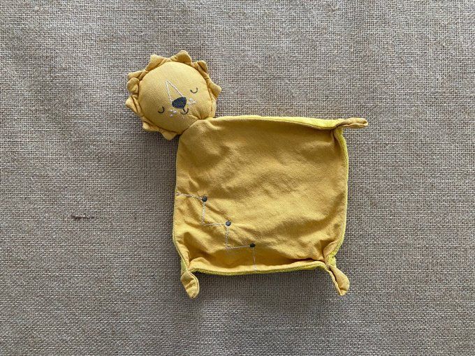 Doudou plat lion moutarde Fehn Gmbh d'occasion