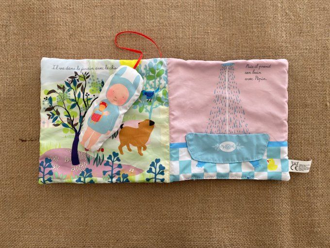 Livre tissu La journée de Bébé Balthazar Hatier jeunesse d'occasion 