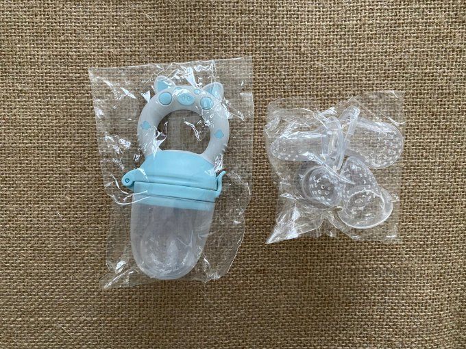 Grignoteuse bébé + 4 tailles de tétines fruits sans BPA Kaiyingxin - Article Neuf