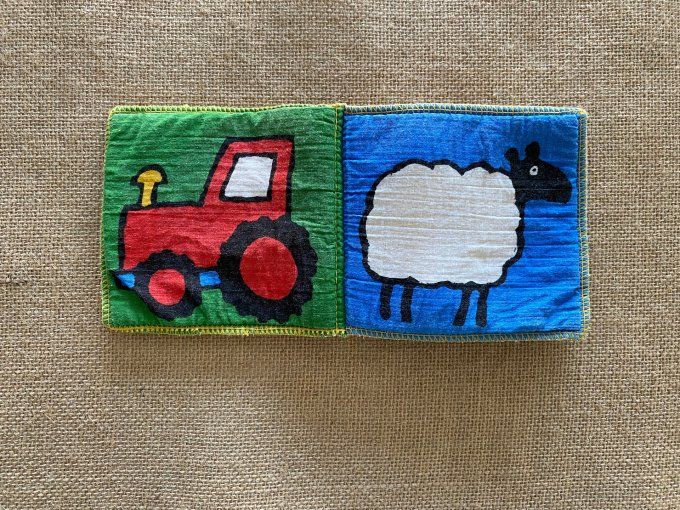 Livre tissu A la Ferme Lucy Cousins d'occasion