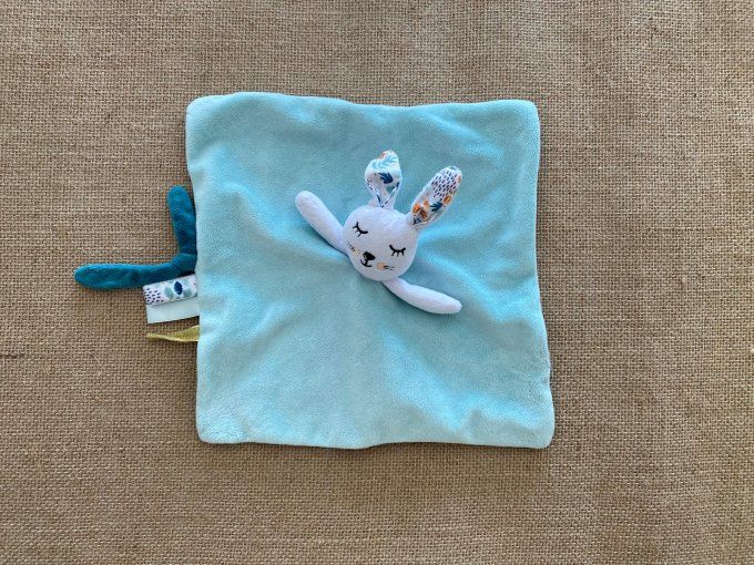 Doudou plat lapin bleu vert Ostaria d'occasion