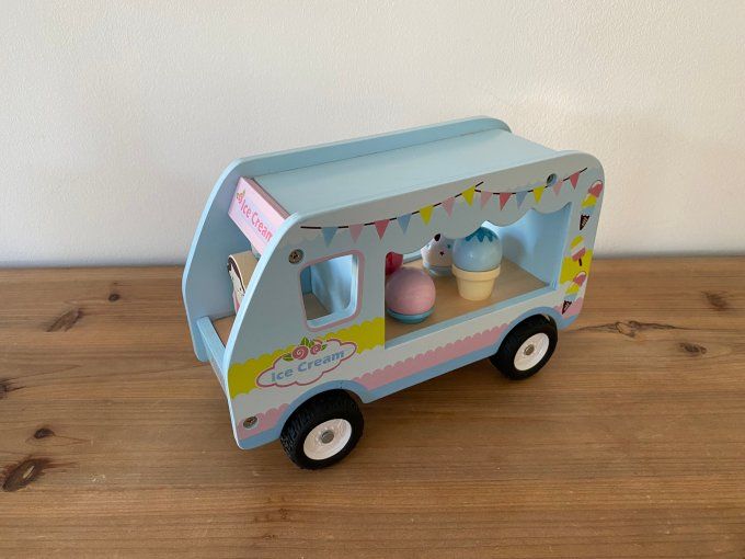 Camion de glaces en bois d'occasion 
