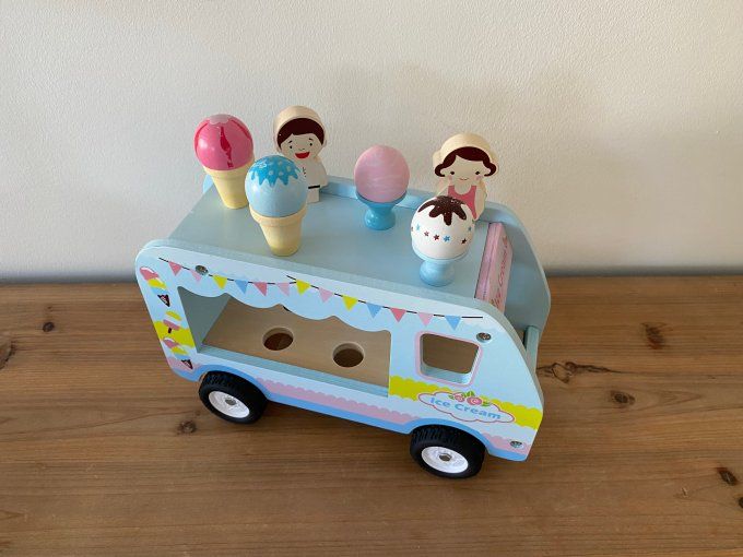 Camion de glaces en bois d'occasion 