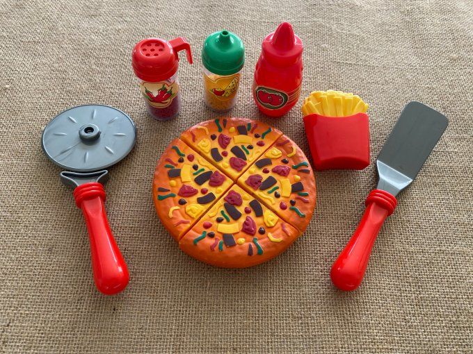 Aliments factices Menu pizza frittes d'occasion
