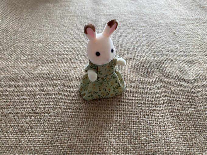 Figurine Lapin Sylvana maman chocolat robe verte à fleurs Sylvanian Families d'occasion