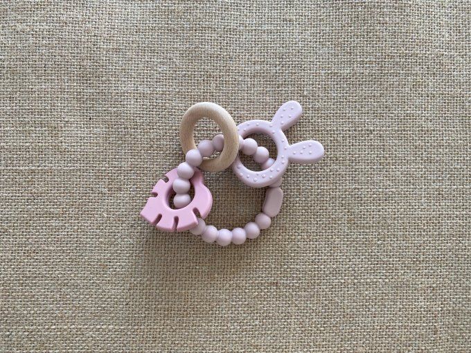 Hochet anneau de dentition bohème rose silicone et bois Tushi d'occasion