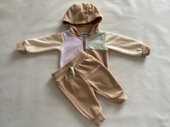 Survêtement à capuche brun vert eau rose beige Adidas 3/6 mois d'occasion