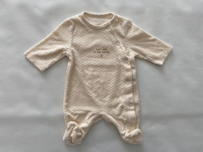 Pyjama naissance Kiabi beige New One In The Family d'occasion