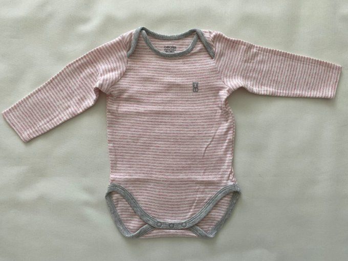 Lot 5 pièces 6 mois poncho pantalon bodies t-shirt d'occasion
