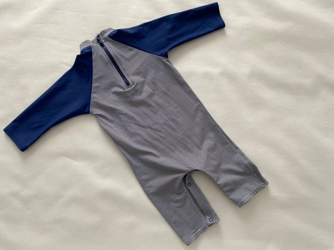 Combinaison de bain anti UV rayée bleu blanc Petit Bateau 18 mois d'occasion