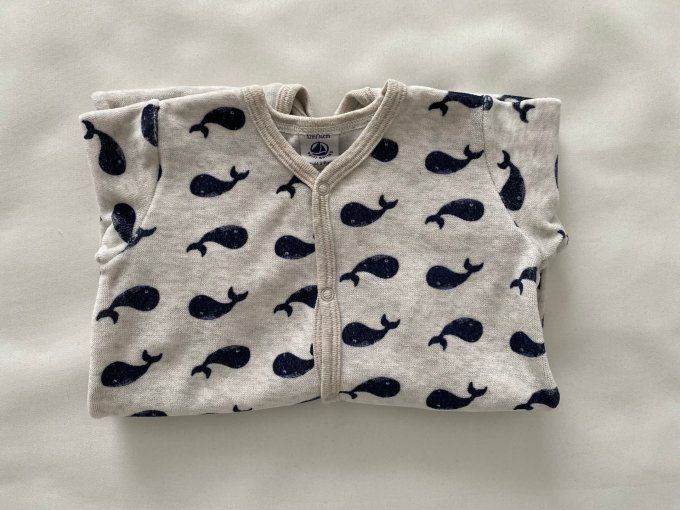Pyjama beige motifs baleines bleues Petit Bateau 12 mois d'occasion