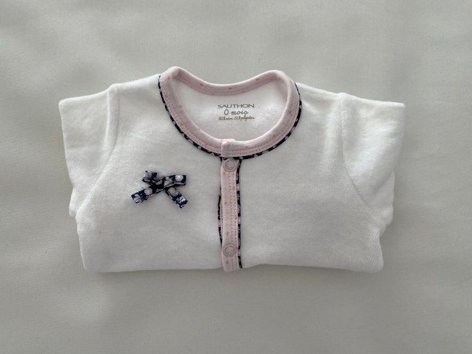 Pyjama blanc Sauthon velours bordure rose et bleu marine noeud fleur 0 mois d'occasion