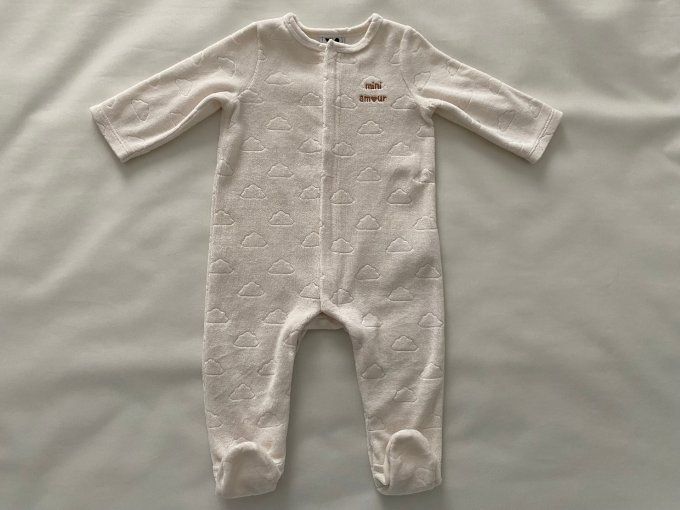 Pyjama beige Tape à l'oeil velours motifs nuages mini amour 6 mois d'occasion