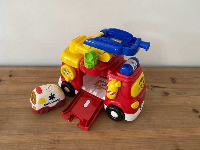 Mon super camion de pompiers tut tut bolides avec voiture Clemence l'ambulance Vtech d'occasion