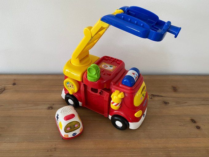 Mon super camion de pompiers tut tut bolides avec voiture Clemence l'ambulance Vtech d'occasion